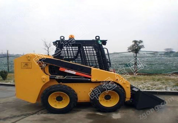 滑移式裝載機(jī)